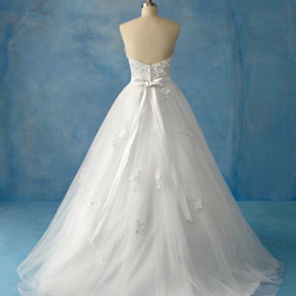 Alfred angelo Disney Snow White Wedding Dress - Picture 3 of 4